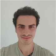 Sono uno studente di medicina, sono preparato su materie scientifiche e avendo frequentato un liceo linguistico conosco bene anche l'inglese, lo spagnolo e il tedesco. Mi rivolgo specialmente a ragazzi di elementari, medie e superiori